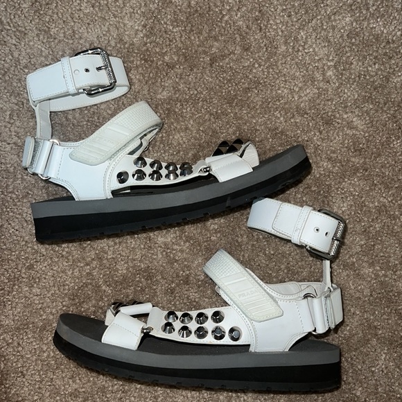 PRADA Sandals!!! 💕37 Euro size. Excellent condition, I have a dust bag. - Picture 5 of 10